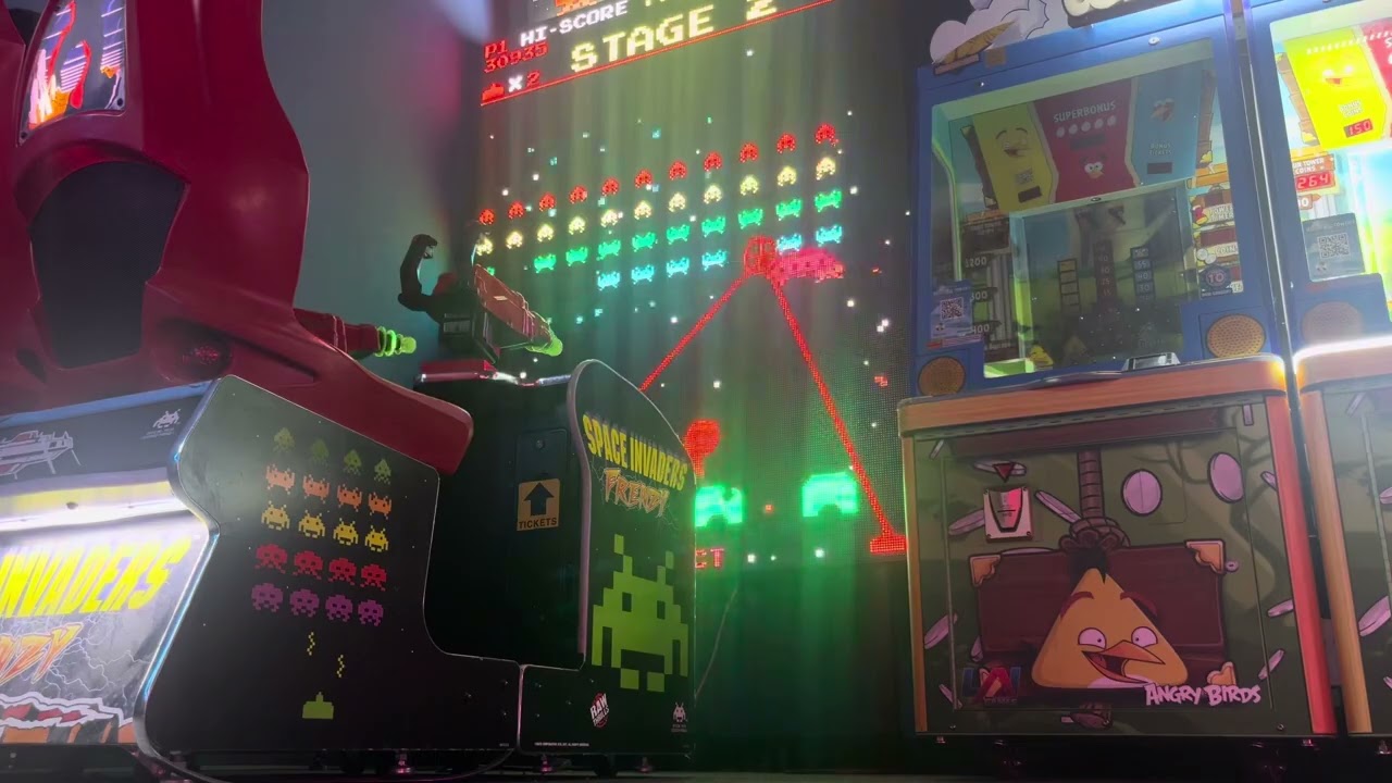 Space Invaders Frenzy - Three Stages