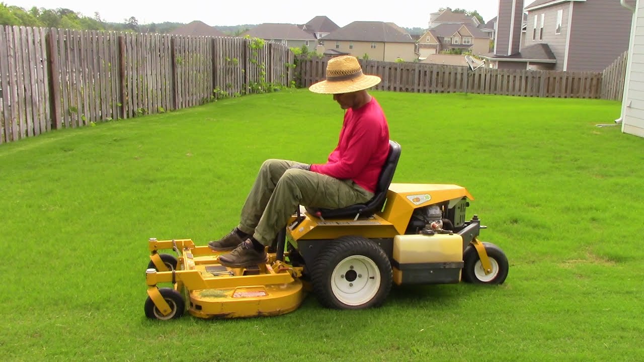 Walker B18 Mowing