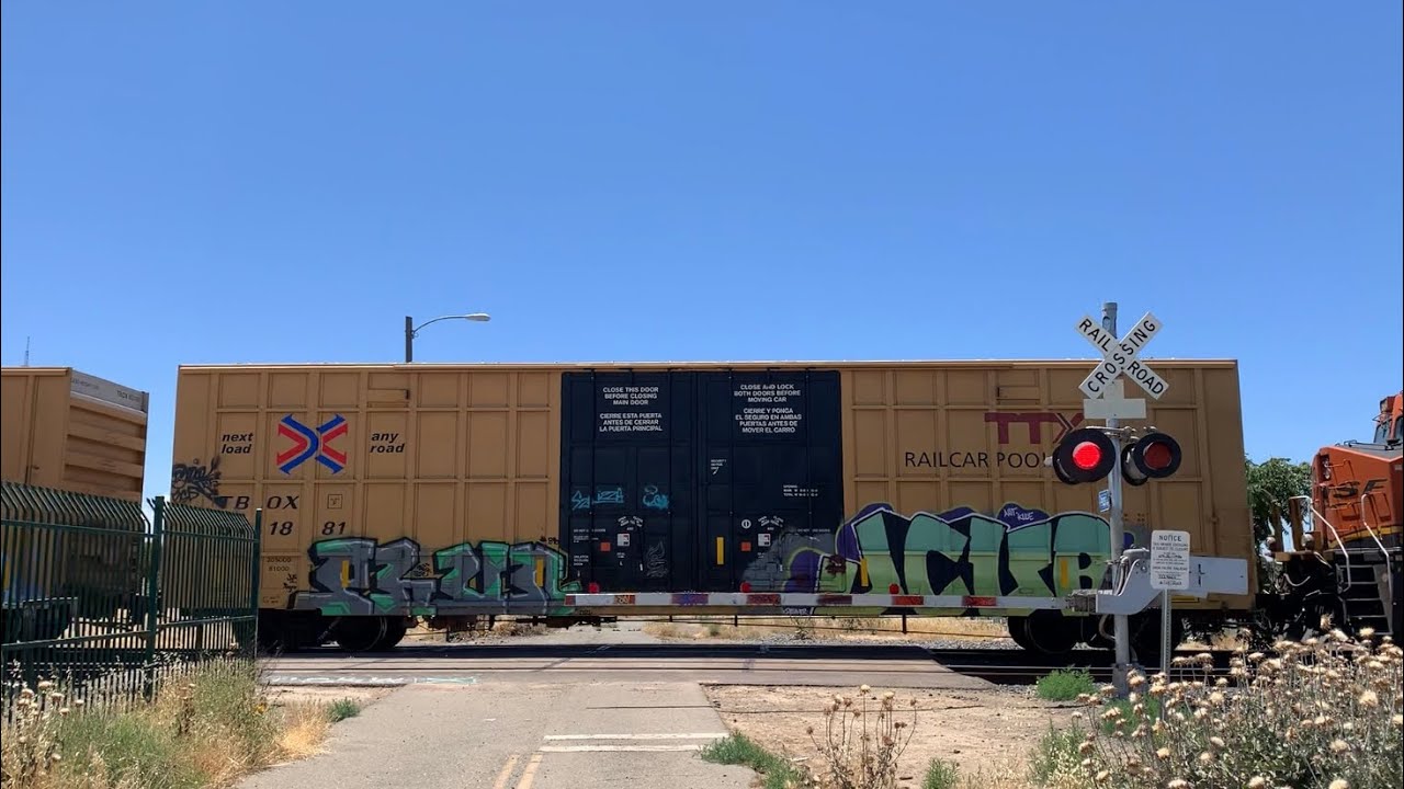 BNSF 8276 Sac Local North - Calaveras Bike Trail Private Railroad Crossing, Stockton CA