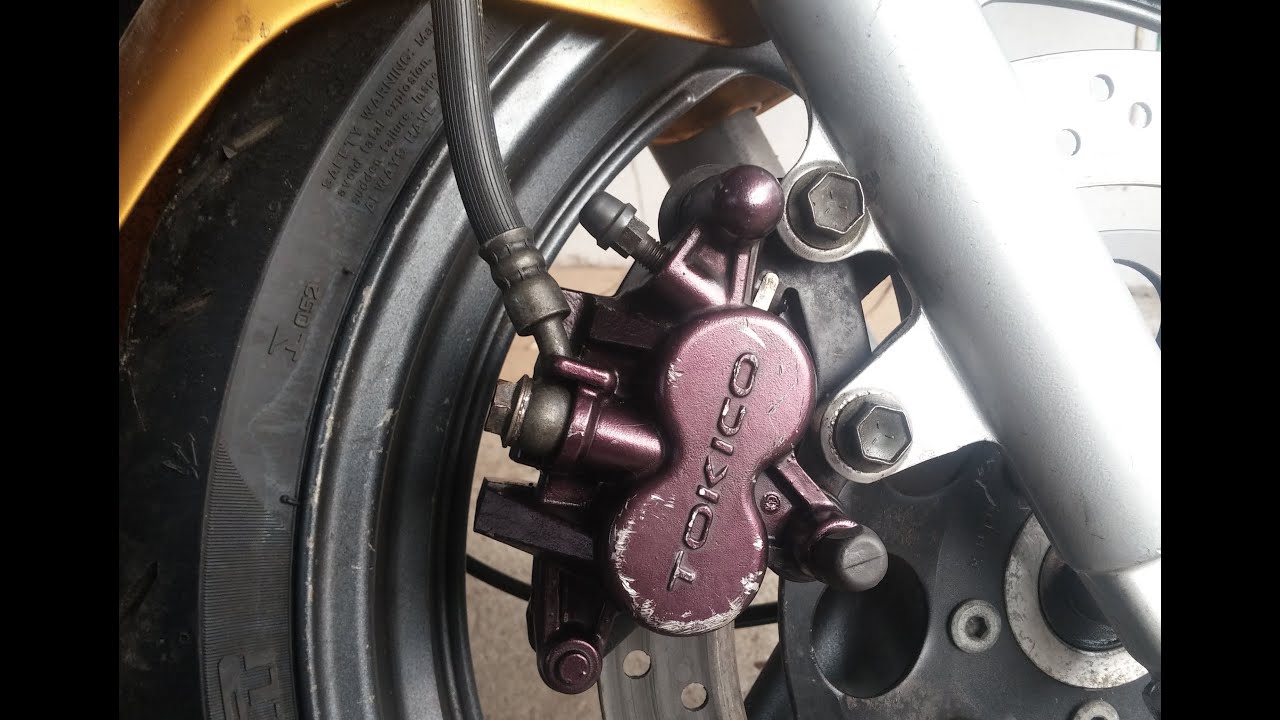 Jak wymienić klocki hamulcowe z przodu w Suzuki GS 500 oraz innych motocyklach