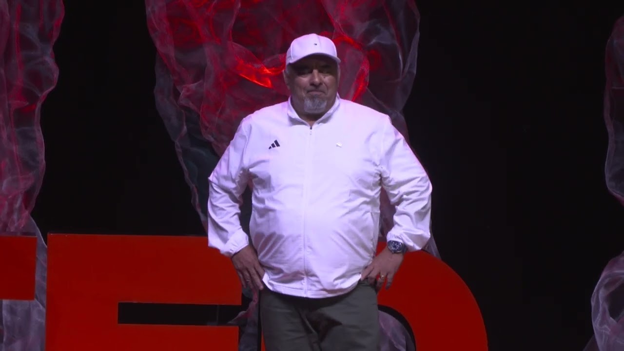 Un niño que toca un violín, no toca un arma | Walter Díaz | TEDxCordoba