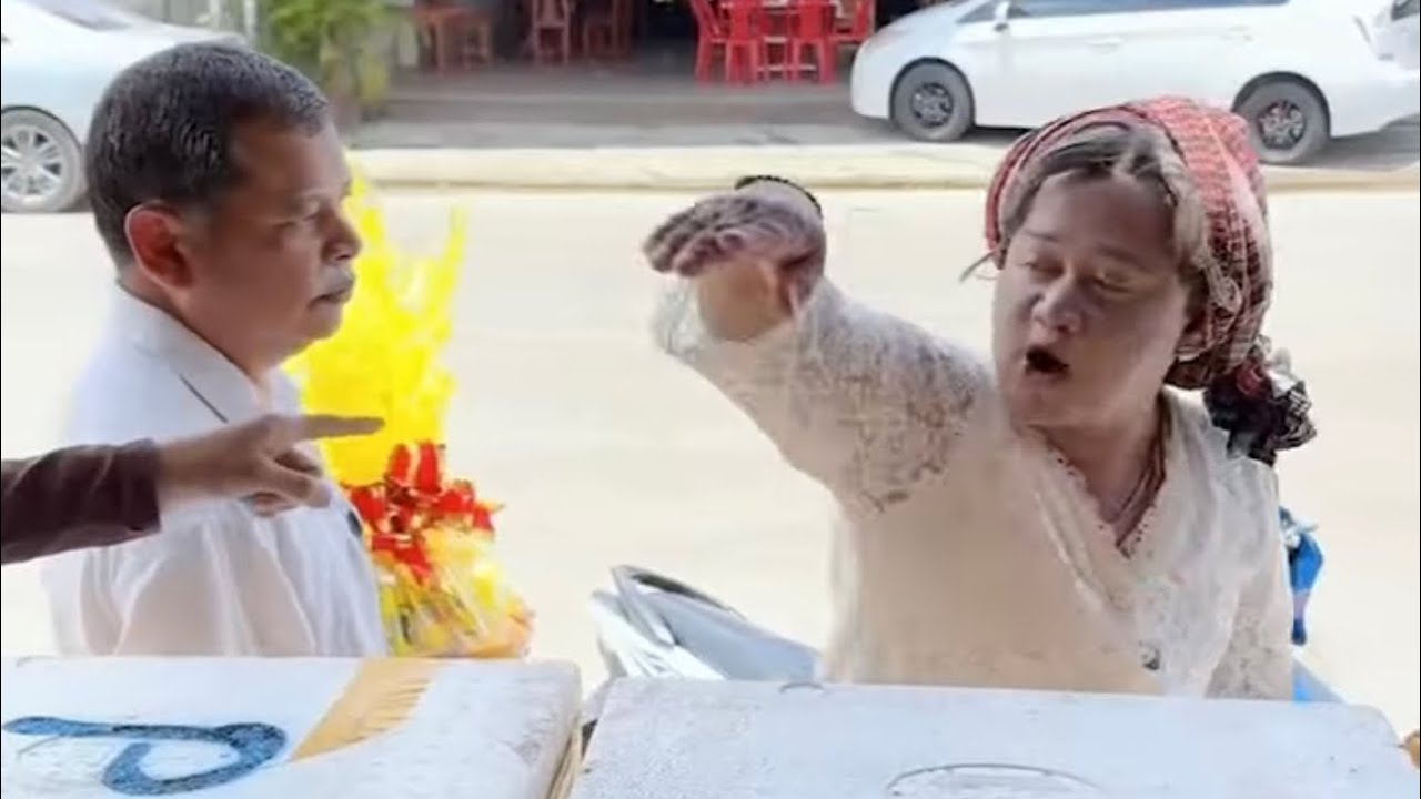 រឿង - ខ្លាពាក់ស្បែកទន្សាយ 😂😂 ( ឈុតមុខ MMO BRAND )