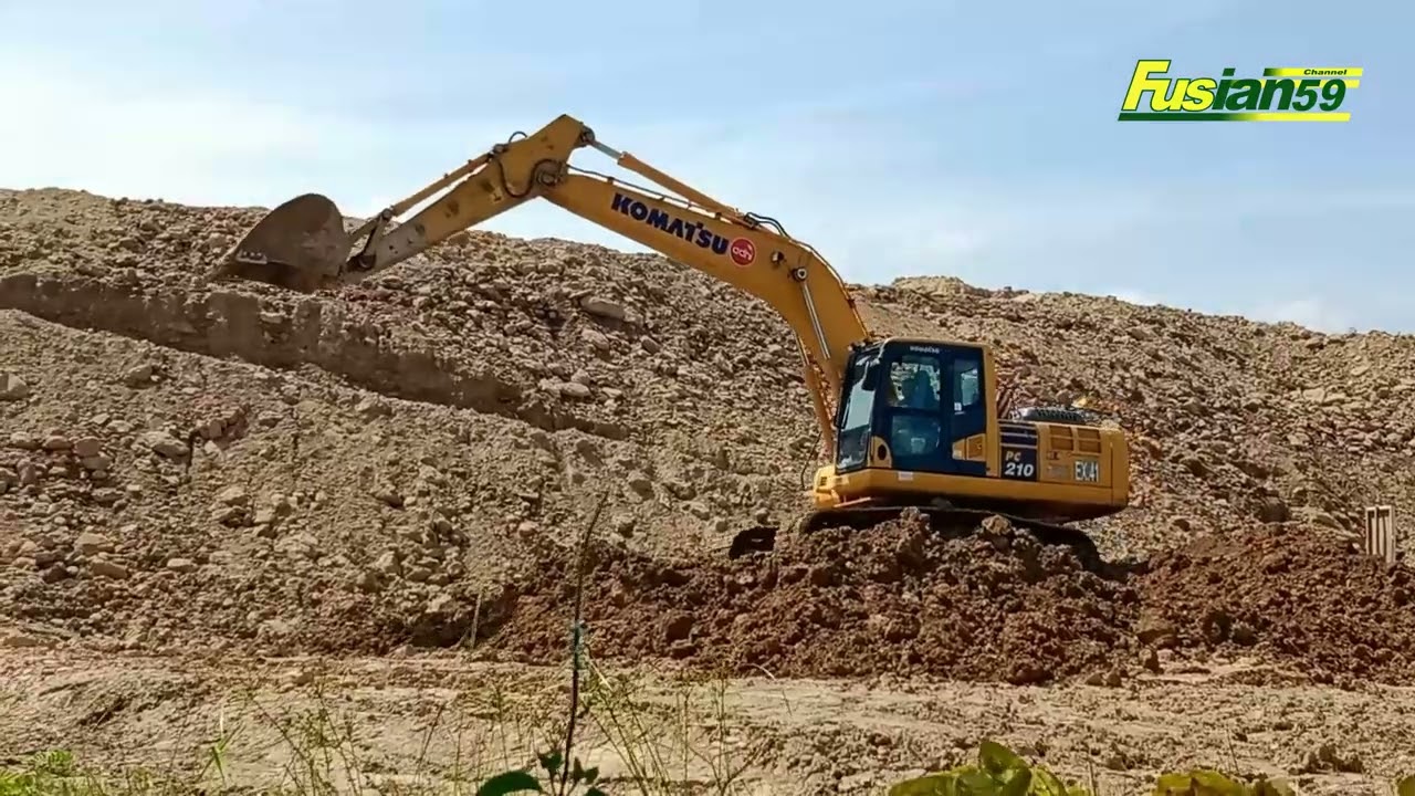 Komatsu PC210 Excavator Working to Dig Earth Embankment