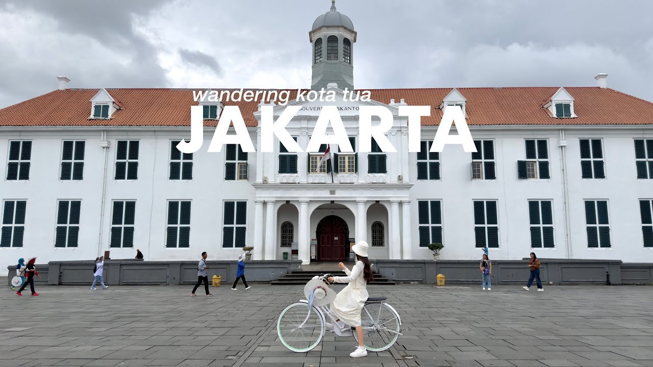 Jakarta Old Town (wandering kota tua for coffee, bakeries & culture) 