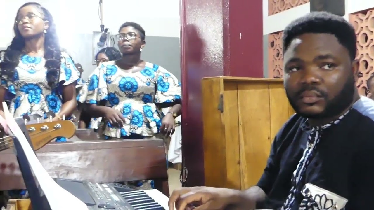 Apeto xo miape nunanawo, Offertoire : Père  Paul De la Louange TMK