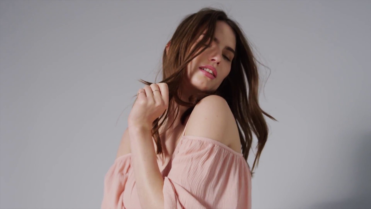 Style Bites: Two ways to work the bare shoulder trend
