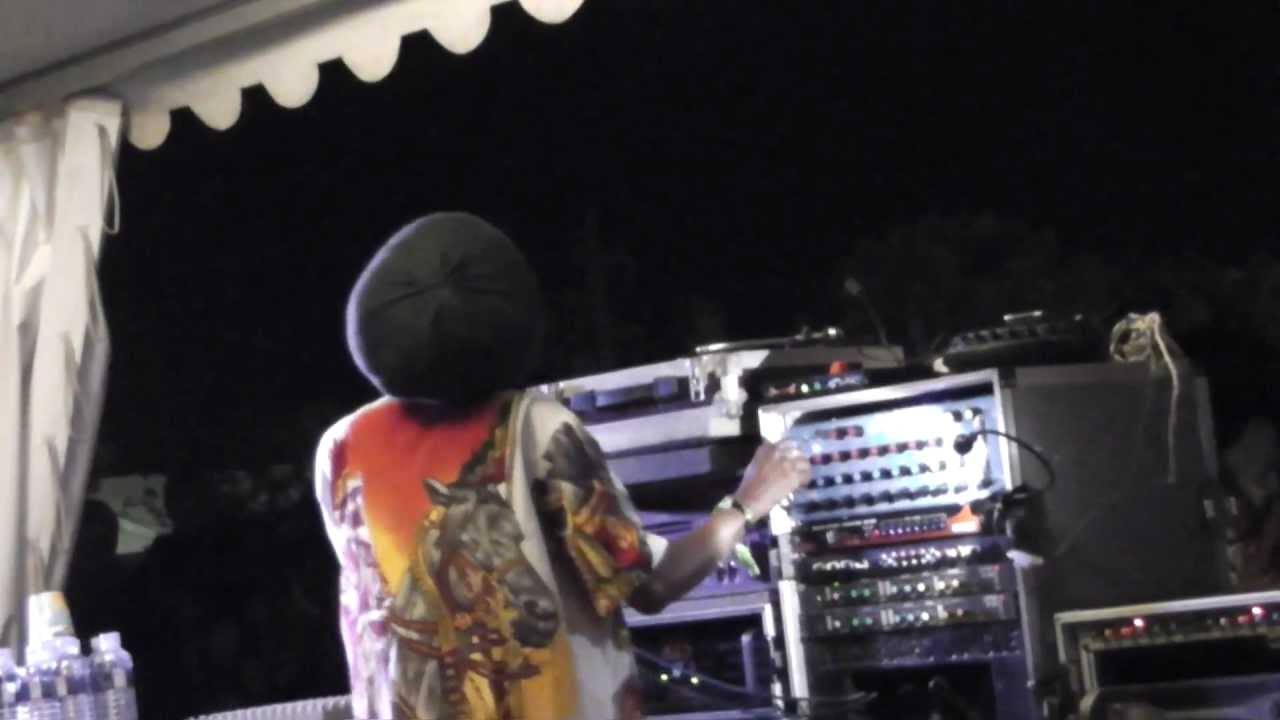 Jah Shaka play Roger Robin Movements of jah people : rototom dub station 2012