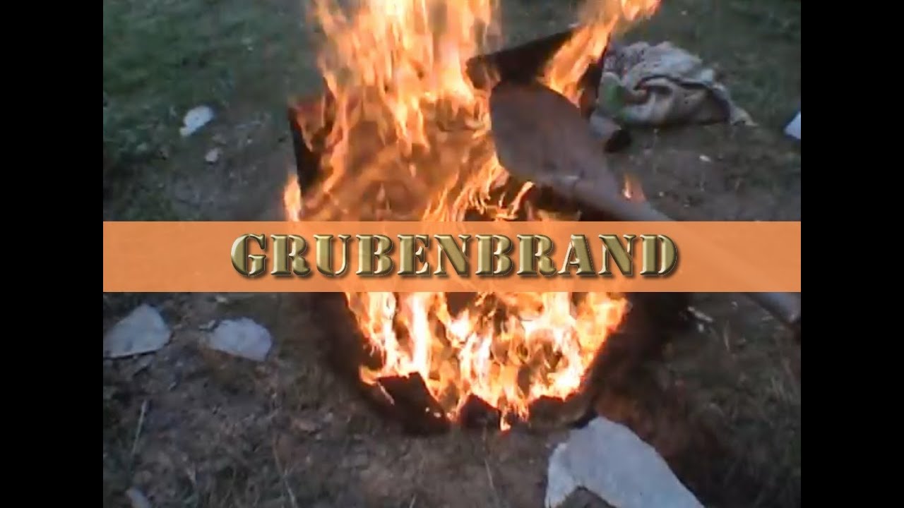 Grubenbrand   /  Firing primitive pottery  with a Pit Fire