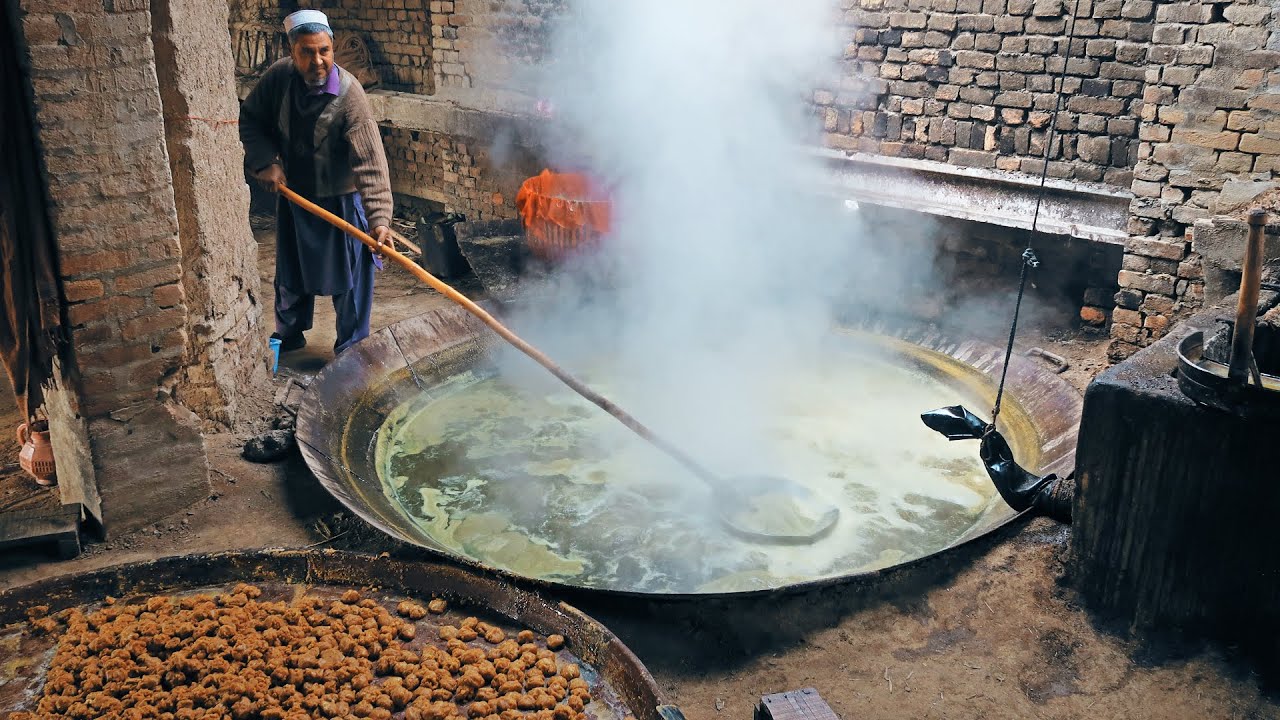 Village Life | Charsadda ka Gur | Traditional Jaggery Making Process | Pakistani Street Food