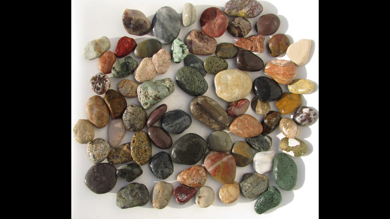 Mira, la Playa se compone de las Piedras más coloridas!
