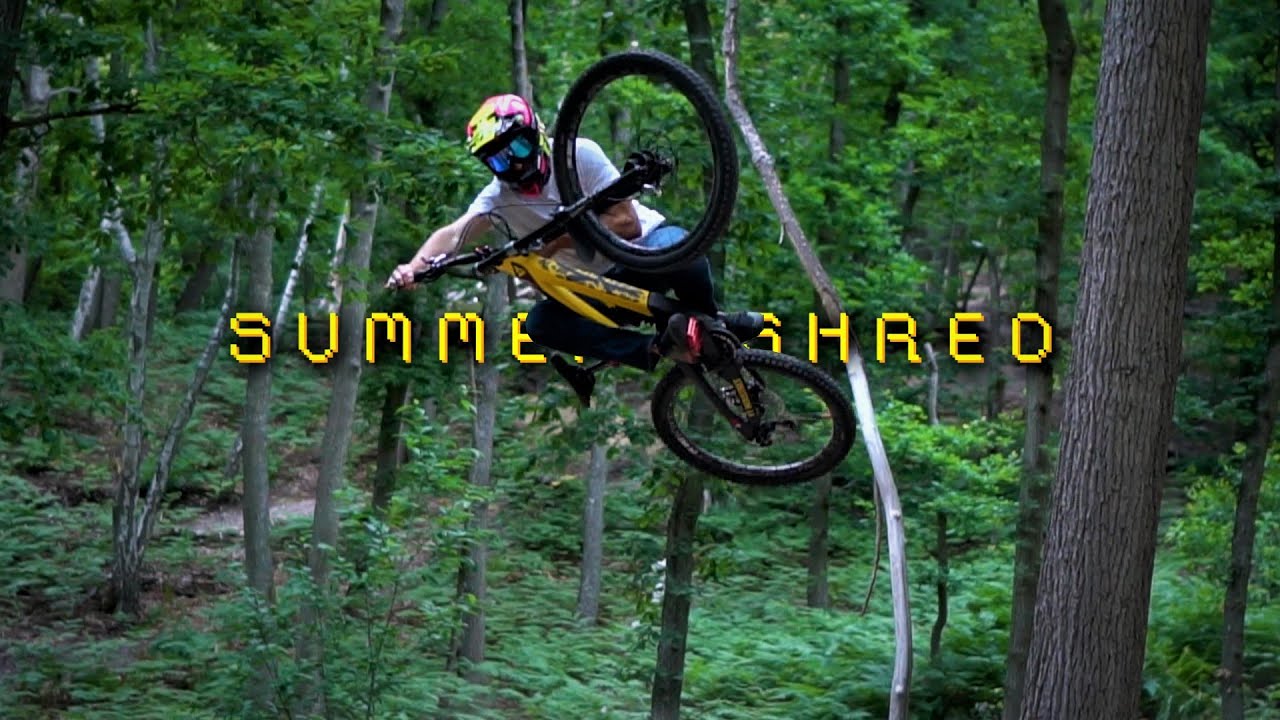 Jumping and Drifting ! Dusty Summer Shred