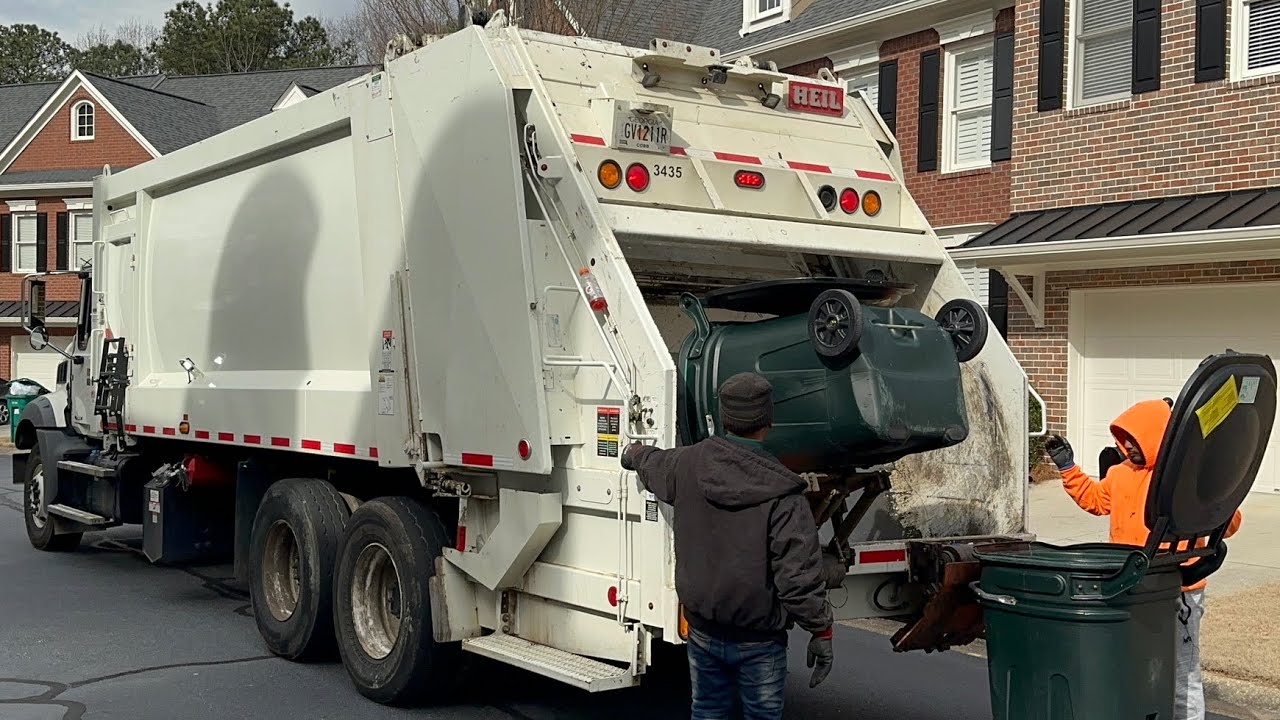 Big Smyrna Mack Granite Heil 5000 Rear Loader Garbage Truck Packing Trash