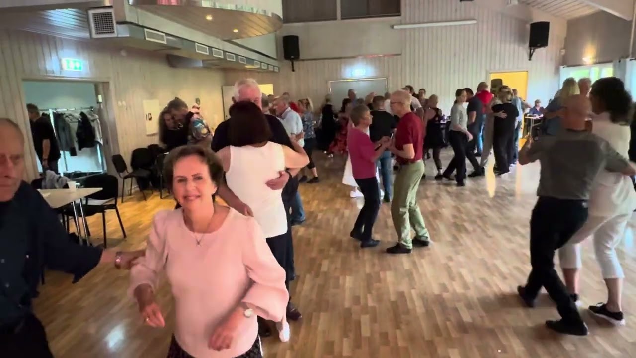 Jeg Kan Se I Dine Øyne m Contrazt  Duo på Tirsdagsdansen Leirsund  2/9