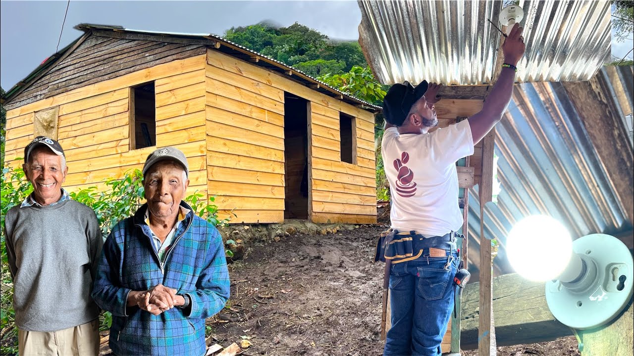 INSTALANDO LA ELECTRICIDAD A LA CASA DE LOS HERMANOS ANTONIO Y SILVESTRE .VIVIENDO LA VIDA DEL CAMPO