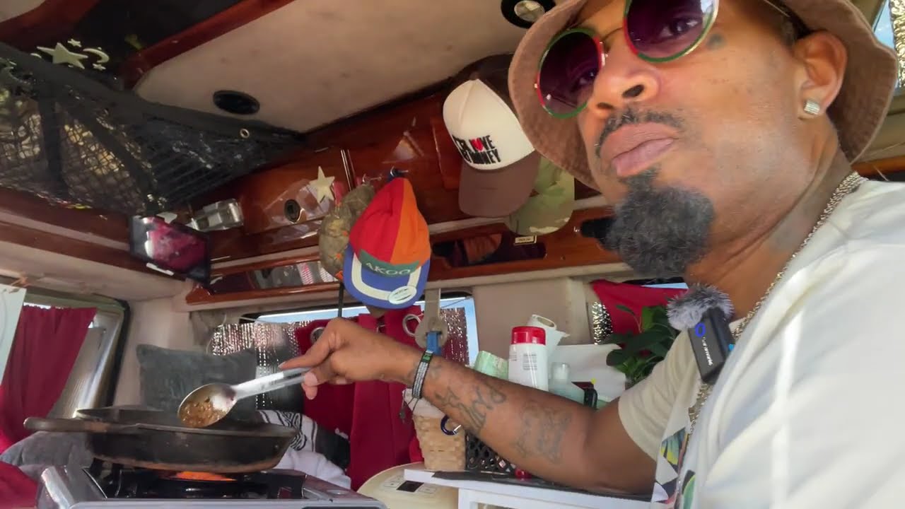 Nomadic life,meeting new people,bicycling,cooking on the beach