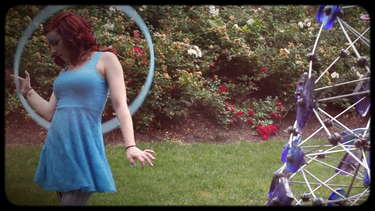 Dayna in Wonderhoopland