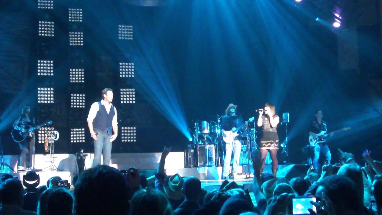 Blake Shelton W/ Kelly Clarkson 