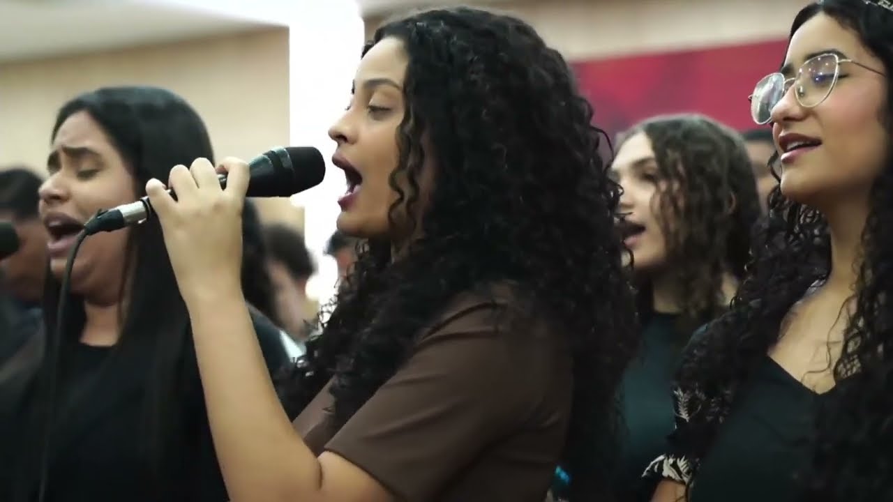 JOVENS E ADOLESCENTES LOUVANDO A DEUS 😭❤️‍🔥