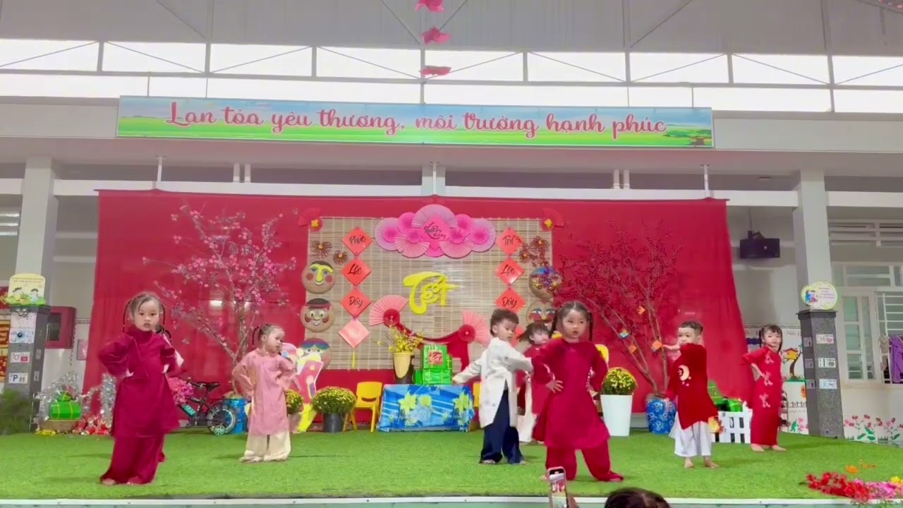 lần đầu bơ múa