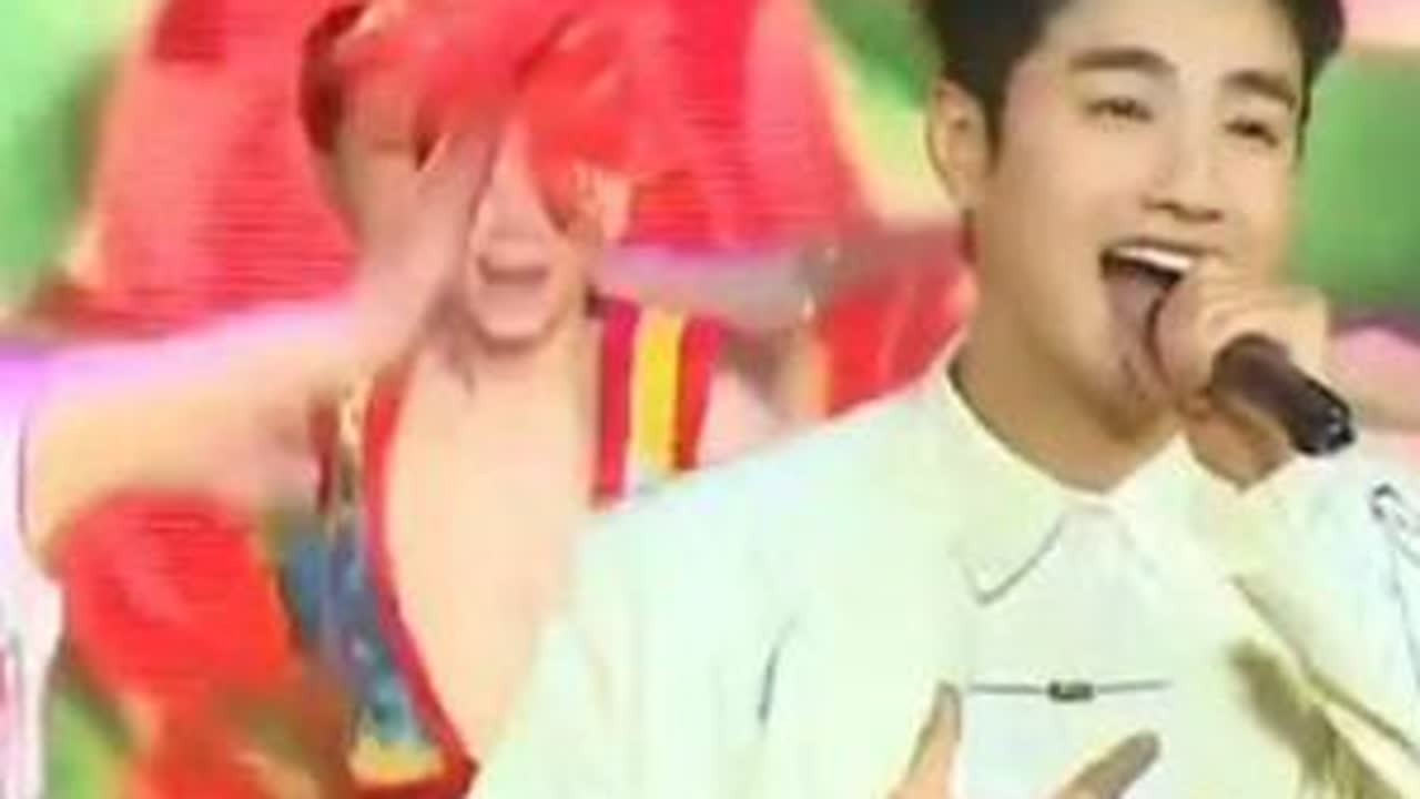 御弟哥哥也太稳了！这是现场直播呀！台风稳！唱的好！最z重要的是太帅了！#闫东 #御弟哥哥 #吉林市百姓春晚 #现场直播