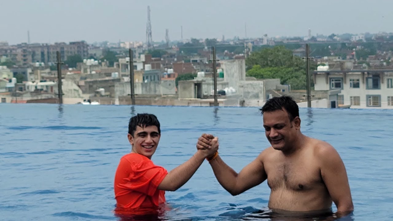 Rishi Ne Ki Itni MASTI In Taj Hotel, Agra !😍 | India Vlog 🥰 !!