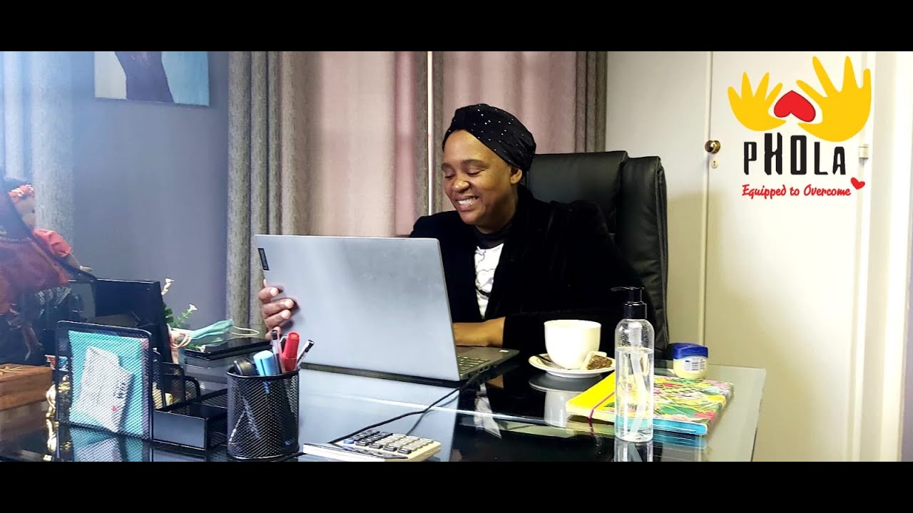 Ncazelo  Ncube-Mlilo guest speaking Online with WITS Students on Narrative Therapy