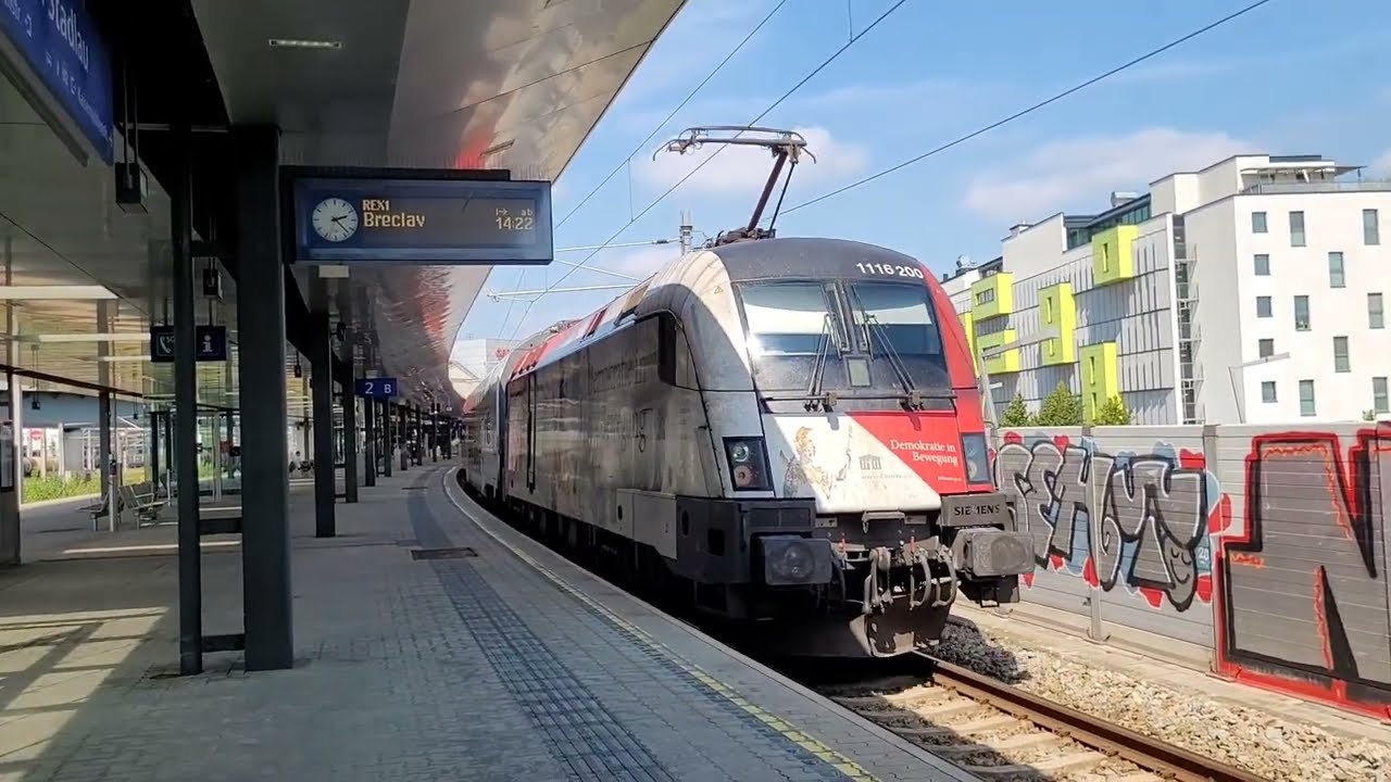 Wien Stadlau: S-Bahn Wien, S80 (train nr. 25031), REX 1 train (Wiener Neustadt- Břeclav)