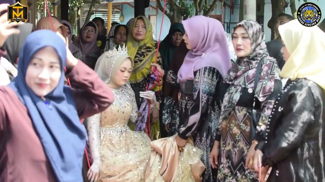 Singa Dangdut  LAYUNG KENCANA MUDA // Om Sarip  // Ayun Ambing Kaulan