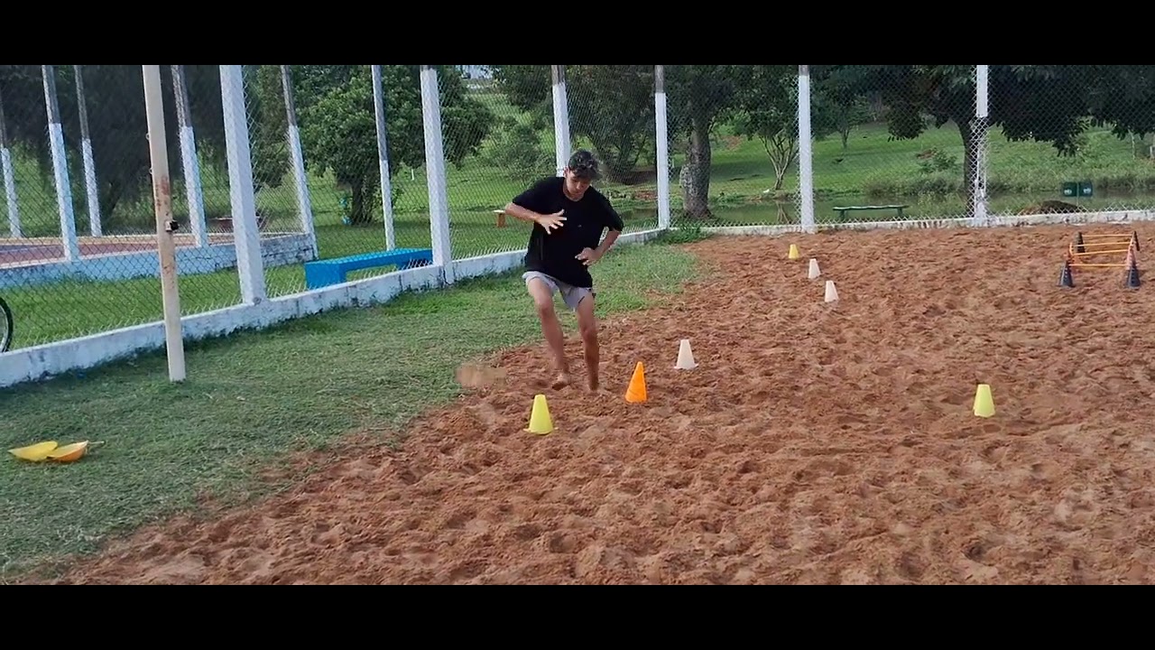 TREINO DE RESISTÊNCIA NA AREIA PARA JOGADORES DE FUTEBOL MELHORAR O CONDICIONAMENTO FÍSICO 💪#treino