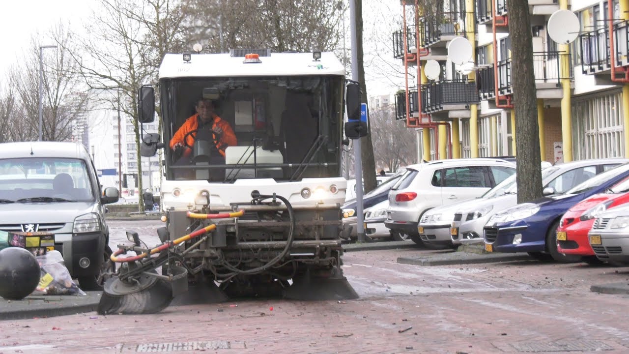 010nu - Stadsbeheer zorgt voor schone straten na Oud en Nieuw