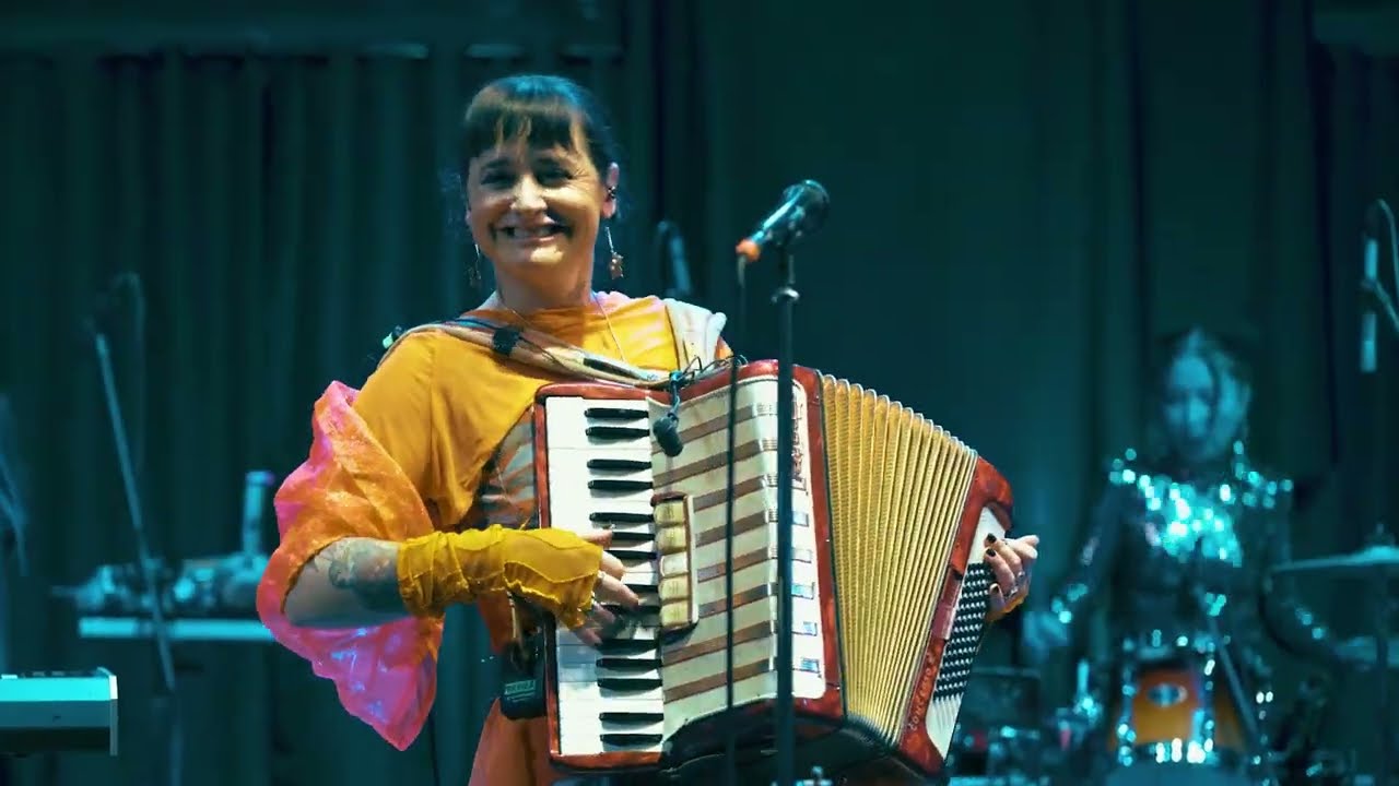 Pascuala Ilabaca y Fauna (En Vivo - Parte 2)