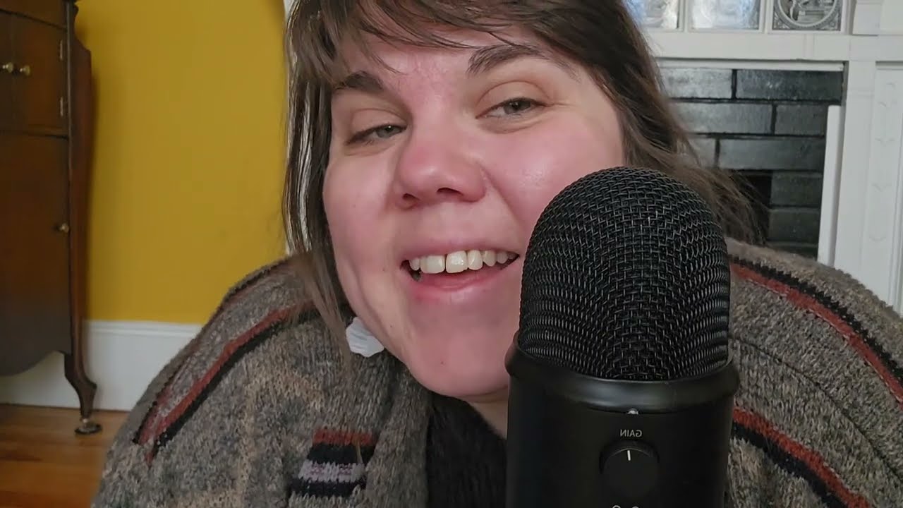 Болтливый ASMR (постукивание, царапание, звуки ткани)