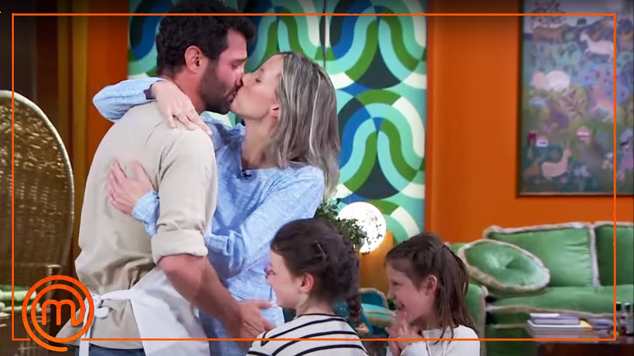 La emoción de Eneko al recibir a sus chicas  | MasterChef 11