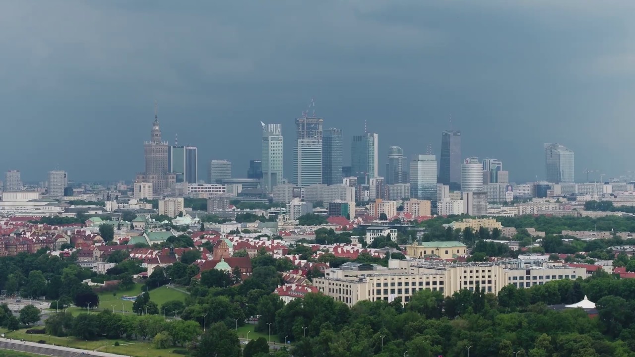 Varso Tower góruje nad Warszawą - Calm before the storm #skyscrapers #wieżowce #Warsaw #skyline