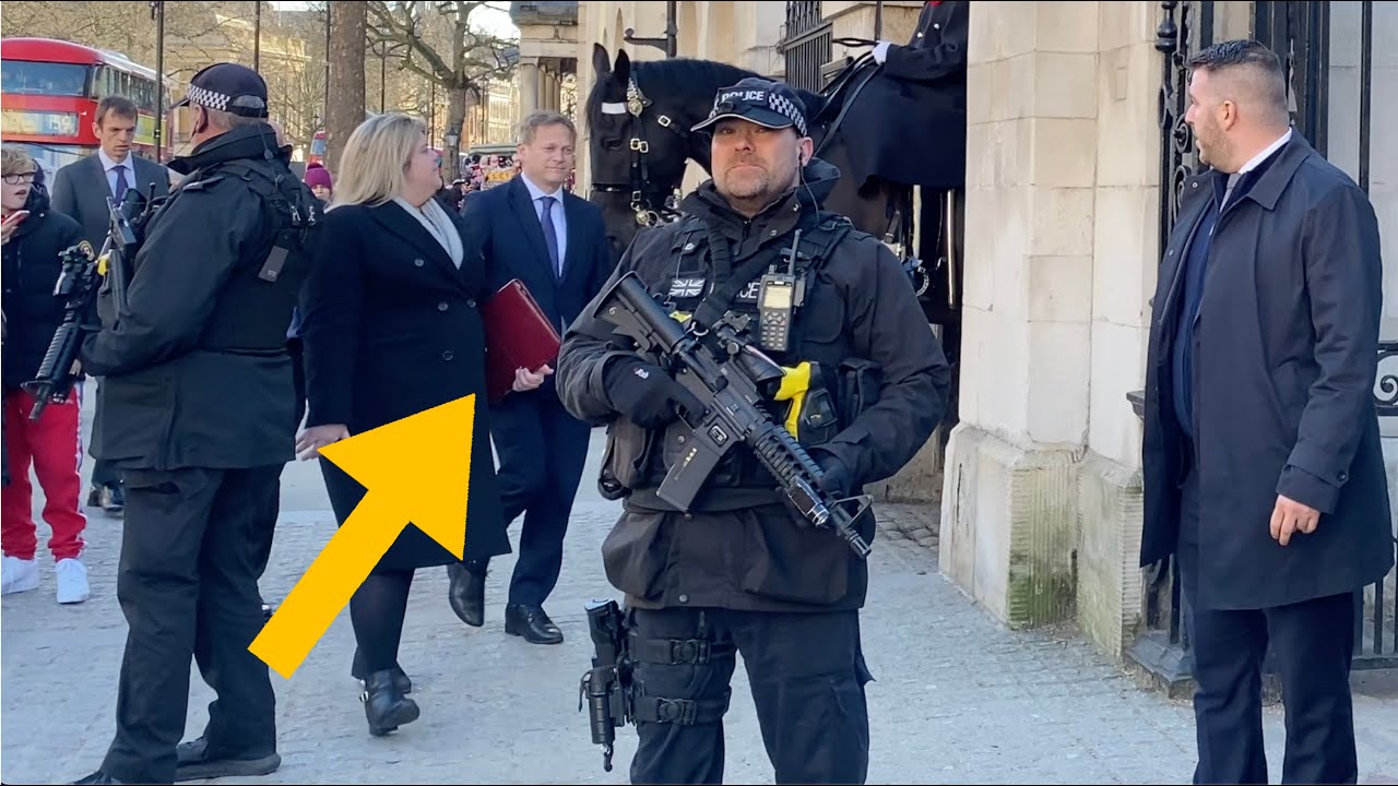 Armed Officers Maximum Security as Defence Secretary Grant Shapps ARRIVES AT HORSE GUARDS.
