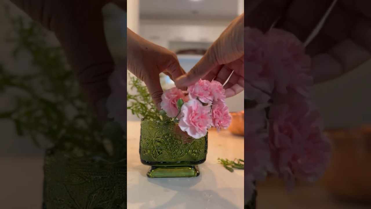 Save Money on Flower Arrangements for Your Valentine #thrifting #flowerdesign #flowers