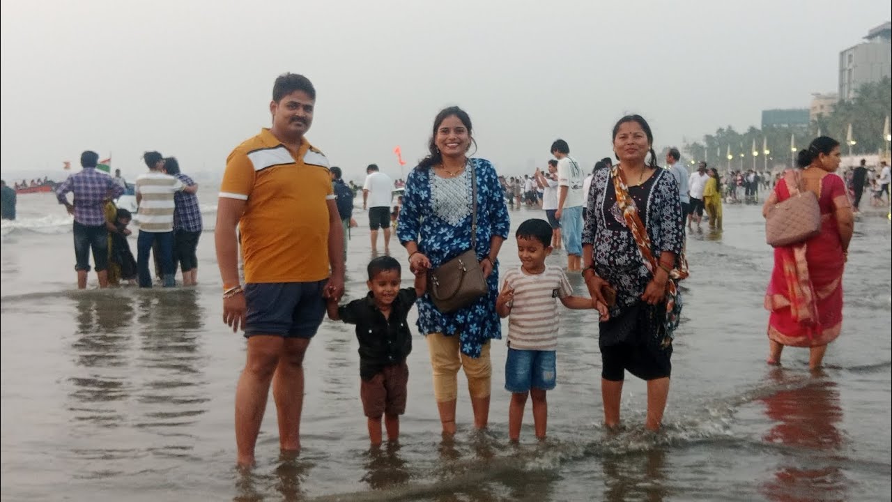Juhu beach with family 🩷🖤