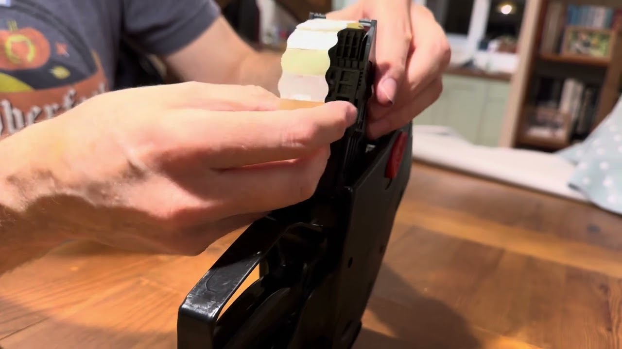 Loading a tape roll into an Avery Dennison CAS 1/8 Labelling Gun