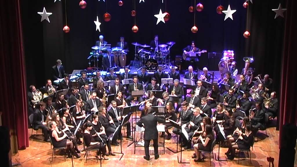 Banda Citta di Camerino Concerto di Natale 2014   08 Carosone story