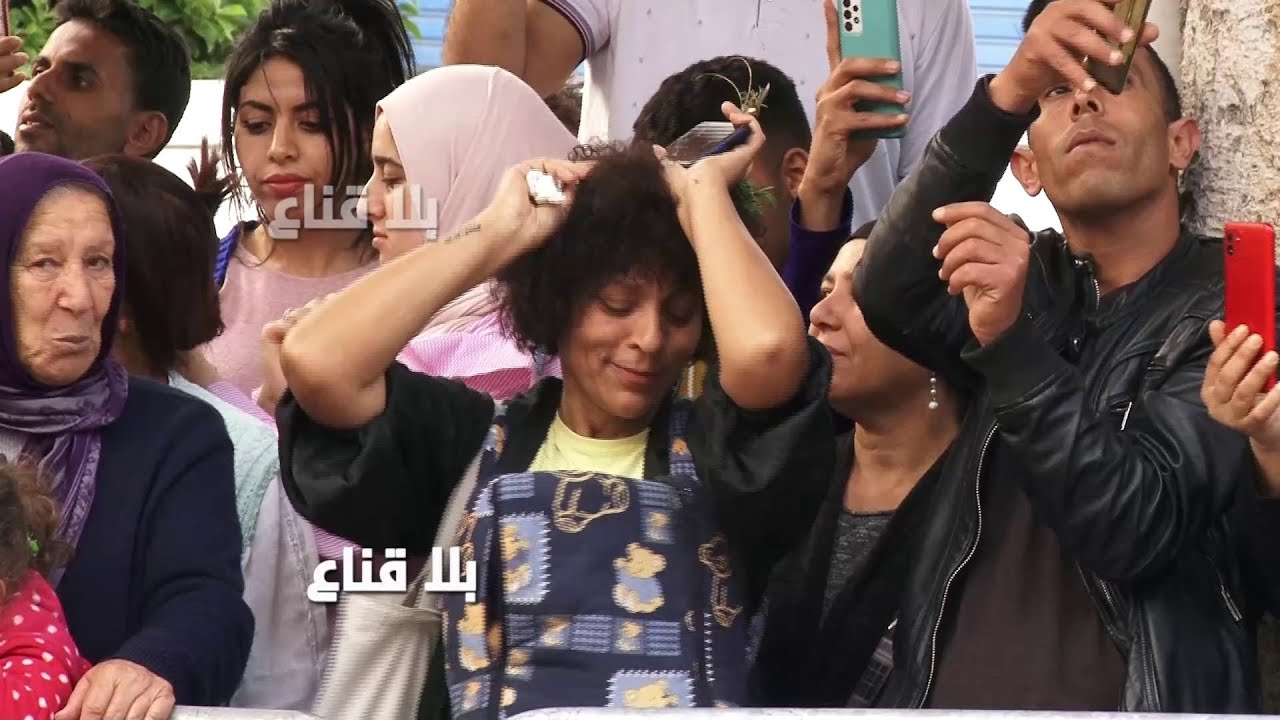 آلاف التونسيين والسياح يستمتعون بأجواء الطبلة والزكار في شارع بورقيبة..رقص وزغاريد وربوخ تونس أصيل