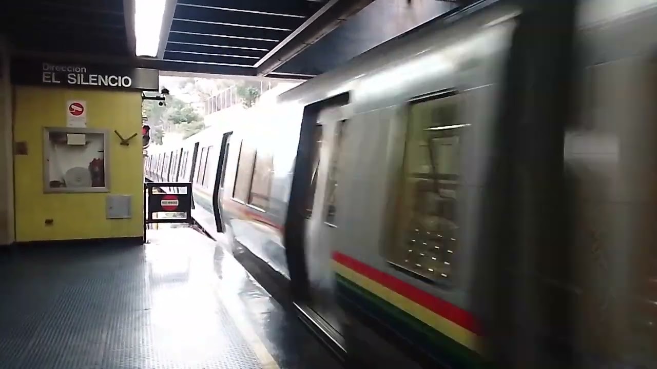 Tren Alstom Bombardier s5 MR-15 entrando a Ruiz Pineda  