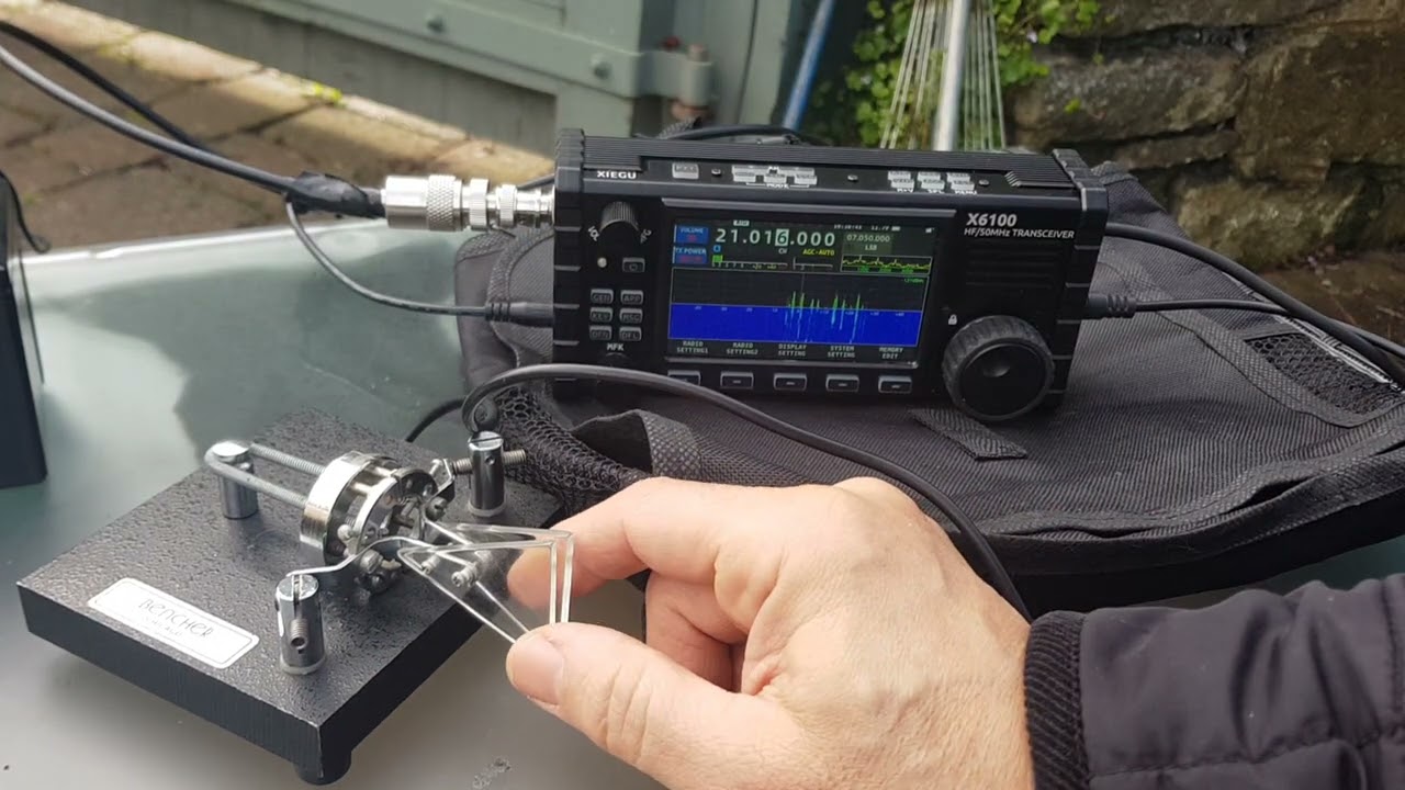 XIEGU X6100 - IN THE Feild - 40 Meter whip antenna - CW Paddle - Motorcycle Battery