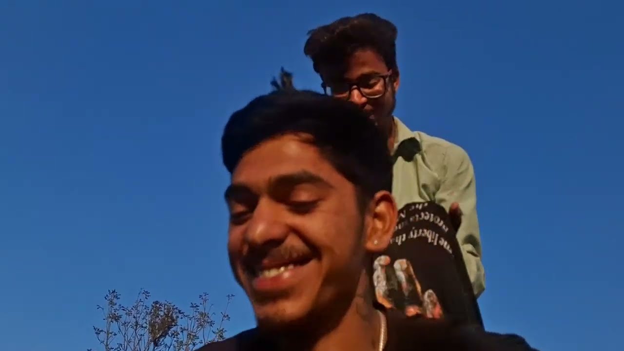 Mere Gaon Ke Nanhe Sitare aur Ek Shaitaan Billi 🐈‍⬛​Mobile Mein Chand aur Gaon Ki Sham📱🌙!#vermavlog 