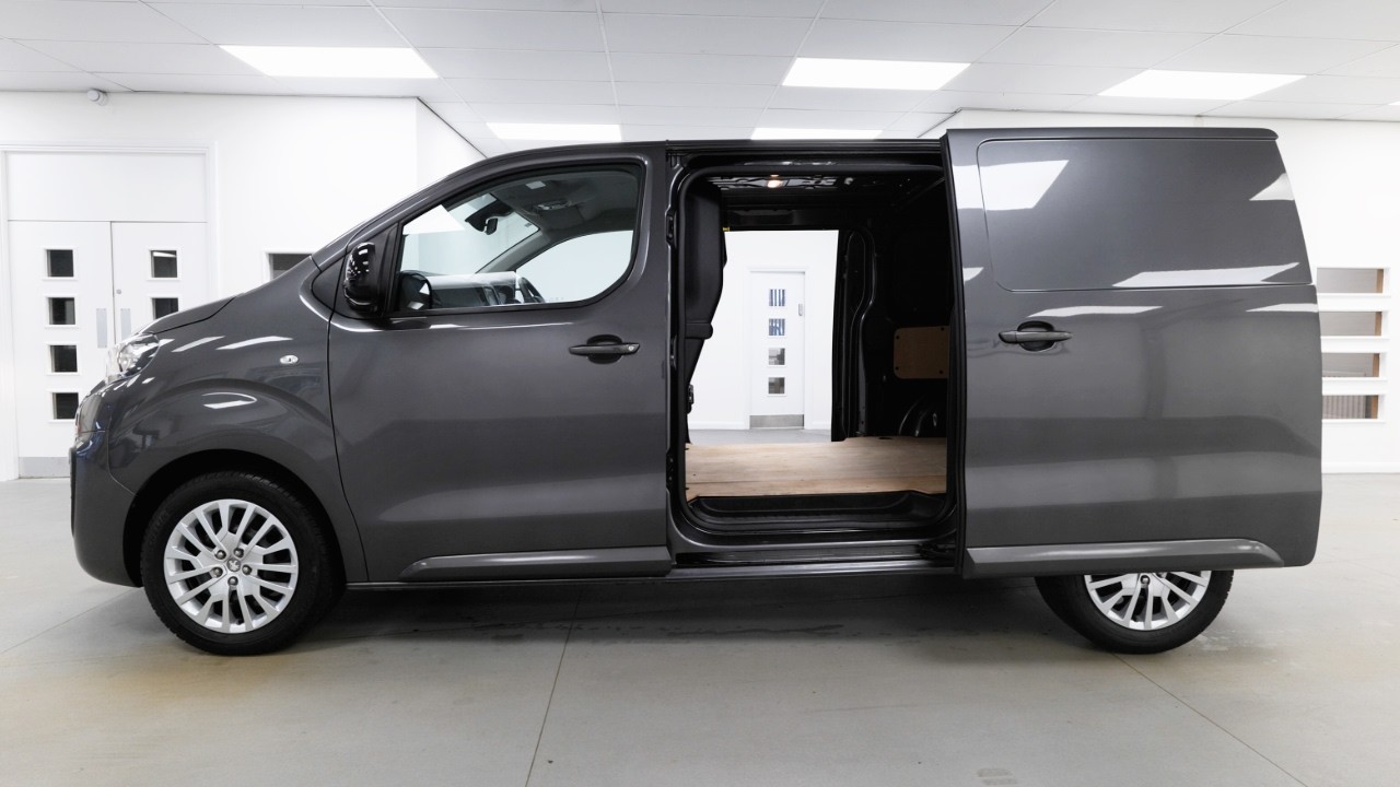 Peugeot Expert 1400 2.0 Asphalt Premium + Edition Medium Wheelbase  Automatic - BK24 UHO - VanStar