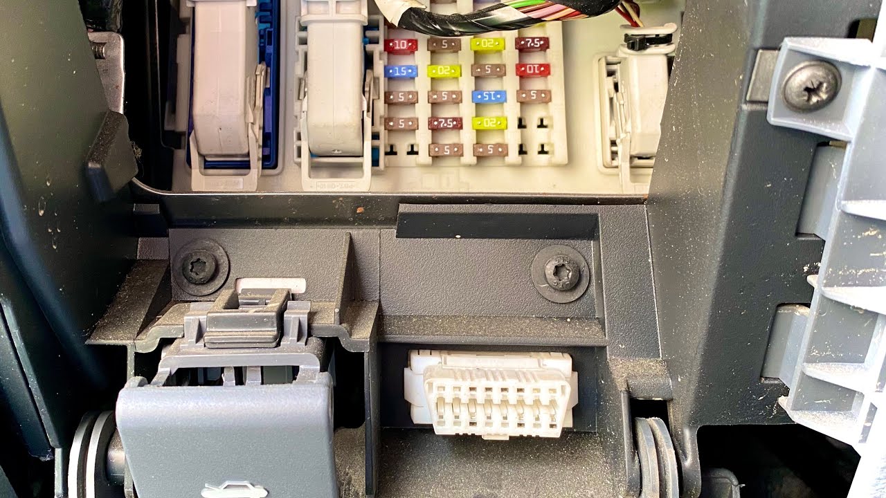Ford Ranger MK3 cabin fuses, OBD2 port, BCM location