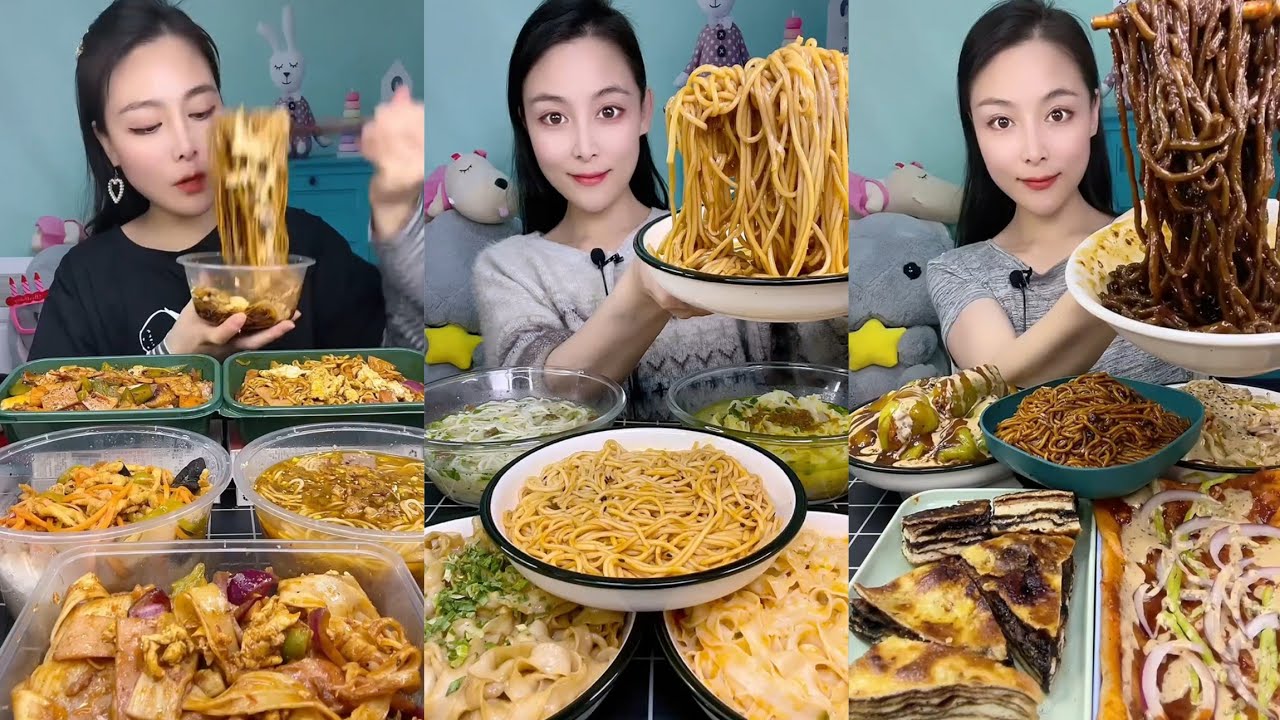 Mukbang : Eating Spicy Noodles 🍜🍜 fire Noodles 🍜 with Hotdogs 😋#firenoodles #spicyfood #foodie #pork