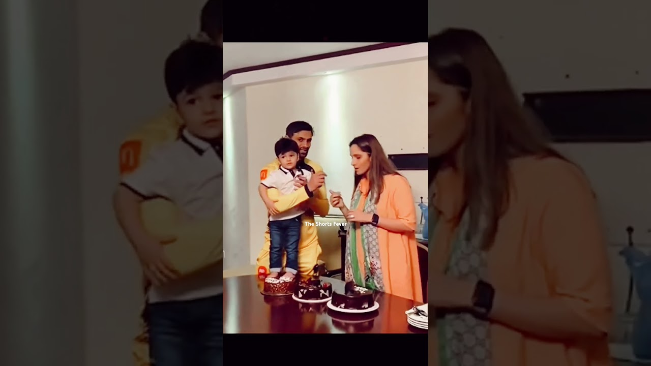 Sania celebrate her birthday with Pakistan Cricket Team ❤️🔥 #saniamirza #shorts