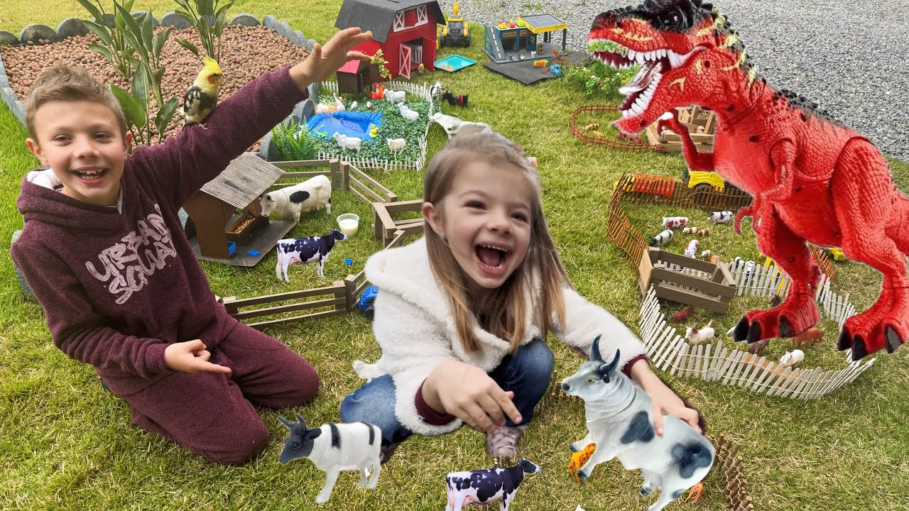 APARECEU DINOSSAUROS na FAZENDINHA😳🦖🦕FAZENDINHA de BRINQUEDO do MATHEUS e ISABELA - BOiS🐂CAVALO🐎VACA