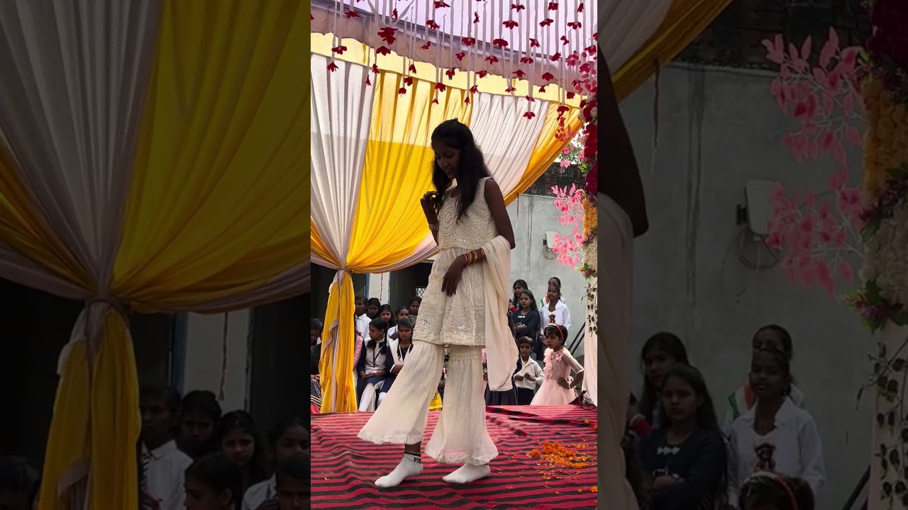 सौगंध मुझे इस मिट्टी कि मै देश नही झुकने दूंगा