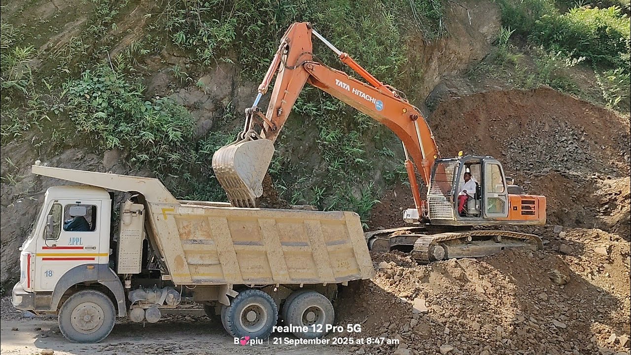 #tatatipper mitthi loading video #excavatorbucket #viralvideo TATA excavator video 